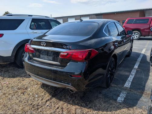 2017 INFINITI Q70 3.7X