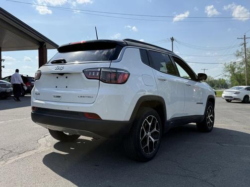 Bright White Clearcoat 2024 Jeep Compass Limited