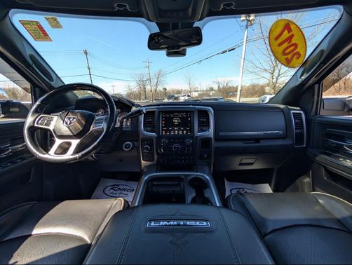Brilliant Black Crystal Pearlcoat 2017 RAM 3500 Limited Crew Cab 4x4 6'4' Box