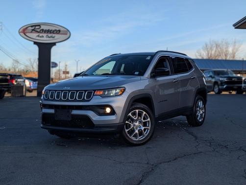 2022 Jeep Compass Latitude Lux
