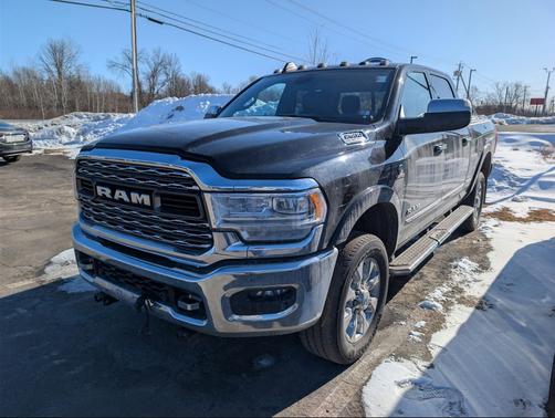 2022 RAM 2500 Limited Crew Cab 4x4 6'4' Box