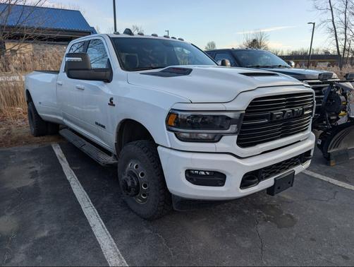 2023 RAM 3500 Laramie Crew Cab 4x4 8' Box