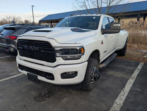 2023 RAM 3500 Laramie Crew Cab 4x4 8' Box