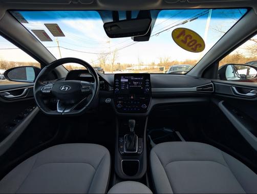 2021 Hyundai IONIQ Plug-In Hybrid SEL