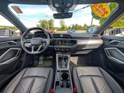 2024 Audi Q3 Premium 45 TFSI S line quattro Tiptronic