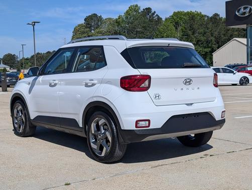 2024 Hyundai VENUE SEL