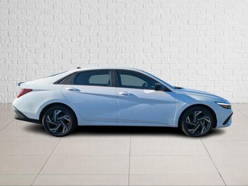 White 2025 Hyundai ELANTRA HEV SEL Sport