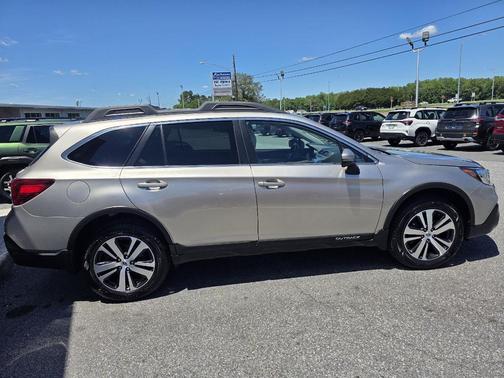 Tungsten Metallic 2019 Subaru Outback 2.5i Limited