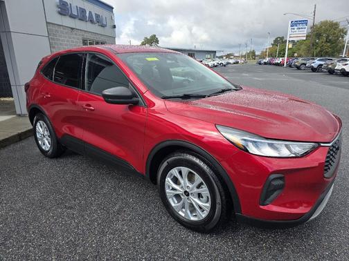 Rapid Red Metallic Tinted Clearcoat 2025 Ford Escape Active