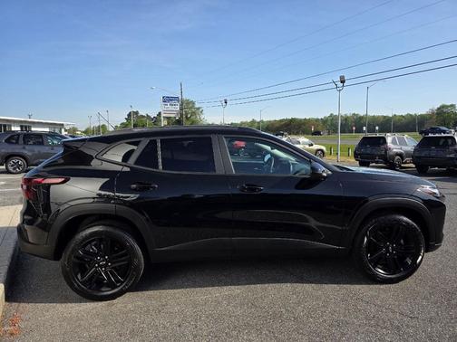 Mosaic Black Metallic 2024 Chevrolet Trax FWD ACTIV