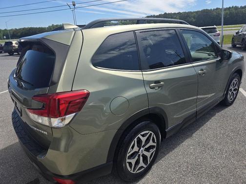 Jasper Green Metallic 2020 Subaru Forester Premium