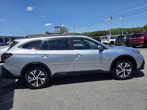Ice Silver Metallic 2022 Subaru Outback Limited