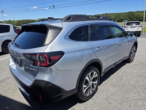 Ice Silver Metallic 2022 Subaru Outback Limited