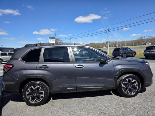 Magnetite Gray Metallic 2025 Subaru Forester Premium