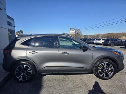 Carbonized Gray Metallic 2022 Ford Escape SE