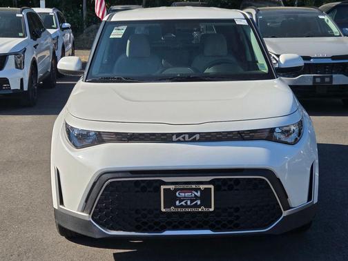 Snow White Pearl 2025 Kia Soul LX