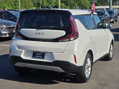 Snow White Pearl 2025 Kia Soul LX