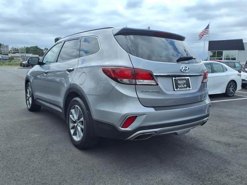 2018 Hyundai SANTA FE SE