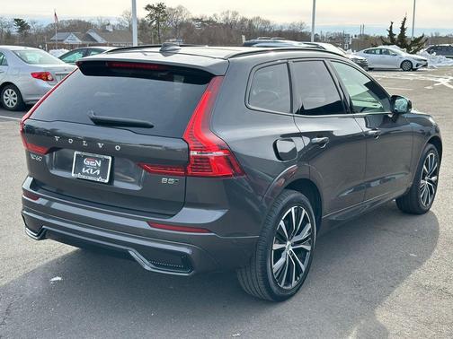 2025 Volvo XC60 B5 Plus