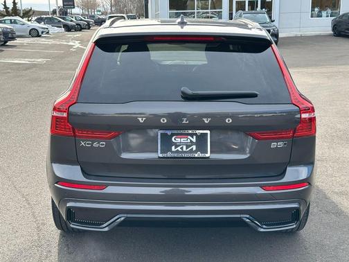 2025 Volvo XC60 B5 Plus