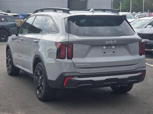 Wolf Gray 2024 Kia Sorento SX