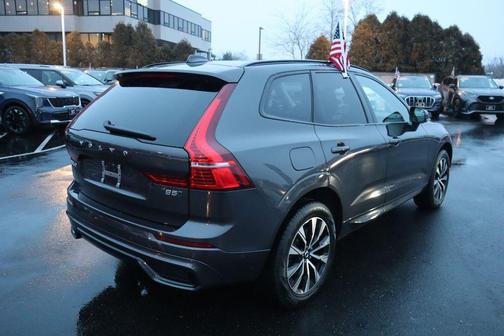 2025 Volvo XC60 B5 Plus