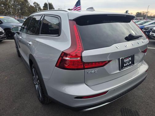 2025 Volvo V60 Cross Country Plus, B5 AWD Gas (mild hybrid)