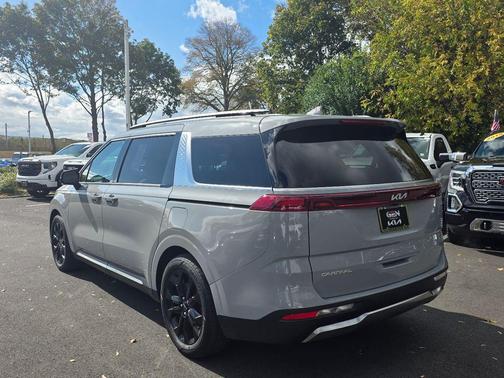 2024 Kia Carnival SX