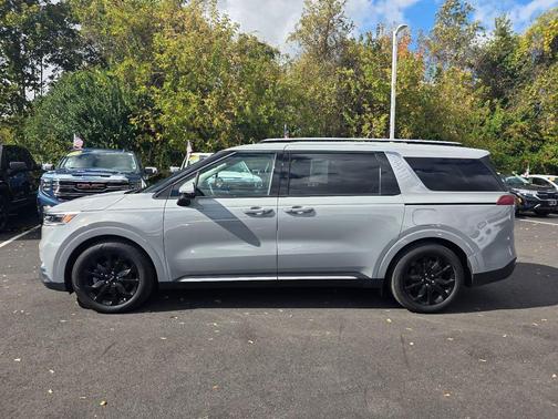 2024 Kia Carnival SX