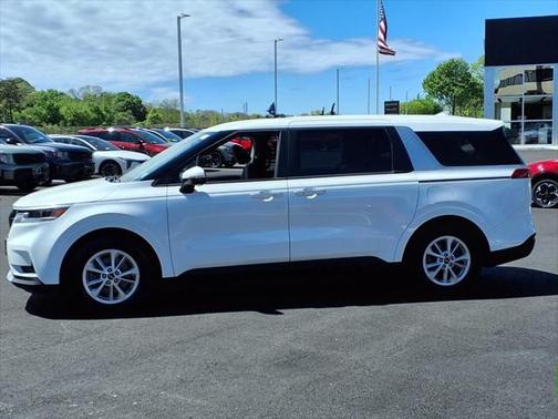 2022 Kia Carnival LX
