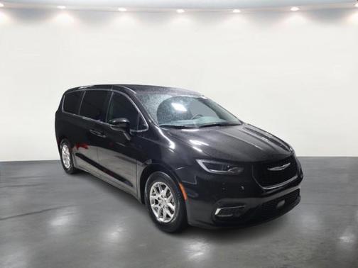 2025 Chrysler Pacifica L