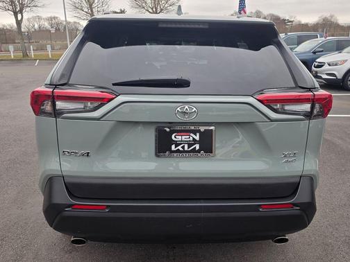 2020 Toyota RAV4 XLE