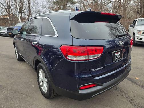 2016 Kia Sorento LX