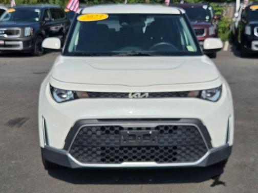 Snow White Pearl 2023 Kia Soul LX