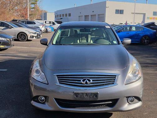 2015 INFINITI Q40 Base