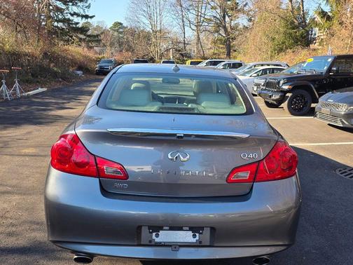 2015 INFINITI Q40 Base