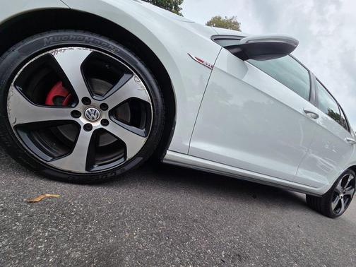 2015 Volkswagen Golf GTI 2.0T Autobahn 4-Door