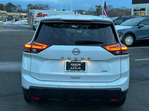 2025 Nissan Rogue SV