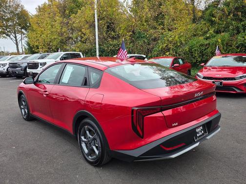 2025 Kia K4 LXS