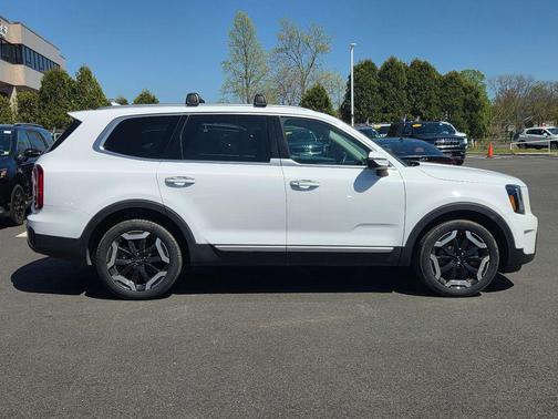 Glacial White Pearl 2025 Kia Telluride S