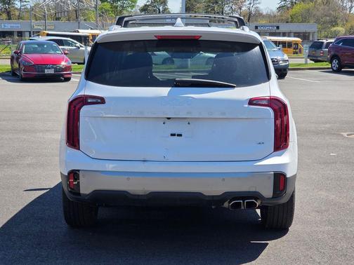 Glacial White Pearl 2025 Kia Telluride S