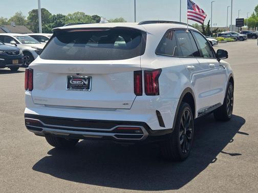 Glacial White Pearl 2023 Kia Sorento SX