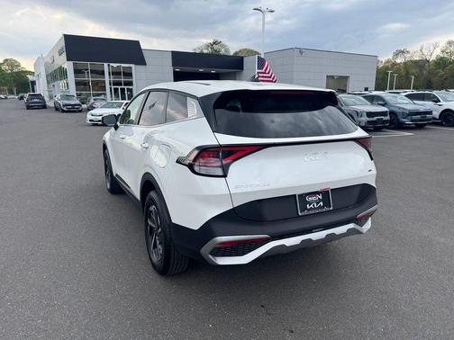 Snow White Pearl 2025 Kia Sportage Hybrid LX
