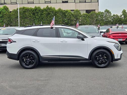 Glacial White Pearl 2024 Kia Sportage S