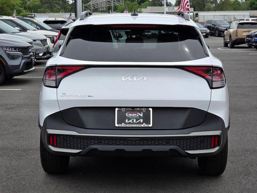 Glacial White Pearl 2024 Kia Sportage S