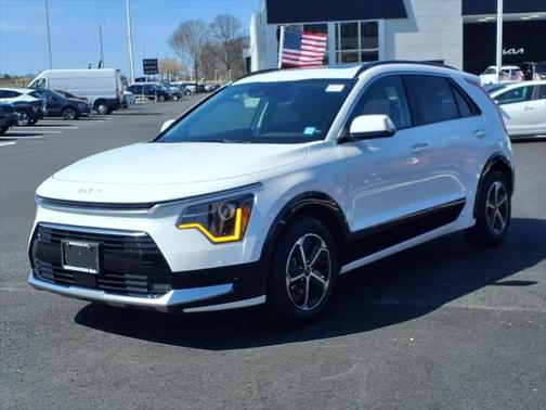 2024 Kia Niro SX