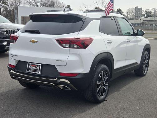Summit White 2023 Chevrolet Trailblazer ACTIV