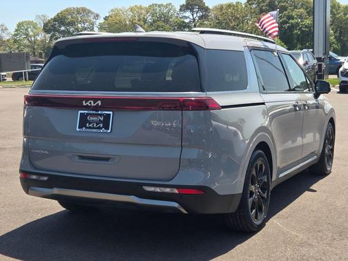 Ceramic Silver 2024 Kia Carnival SX