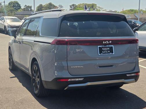 Ceramic Silver 2024 Kia Carnival SX