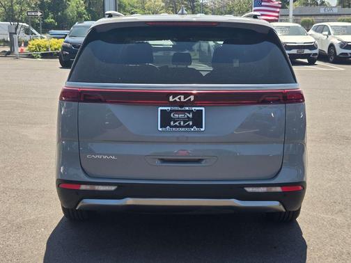 Ceramic Silver 2024 Kia Carnival SX